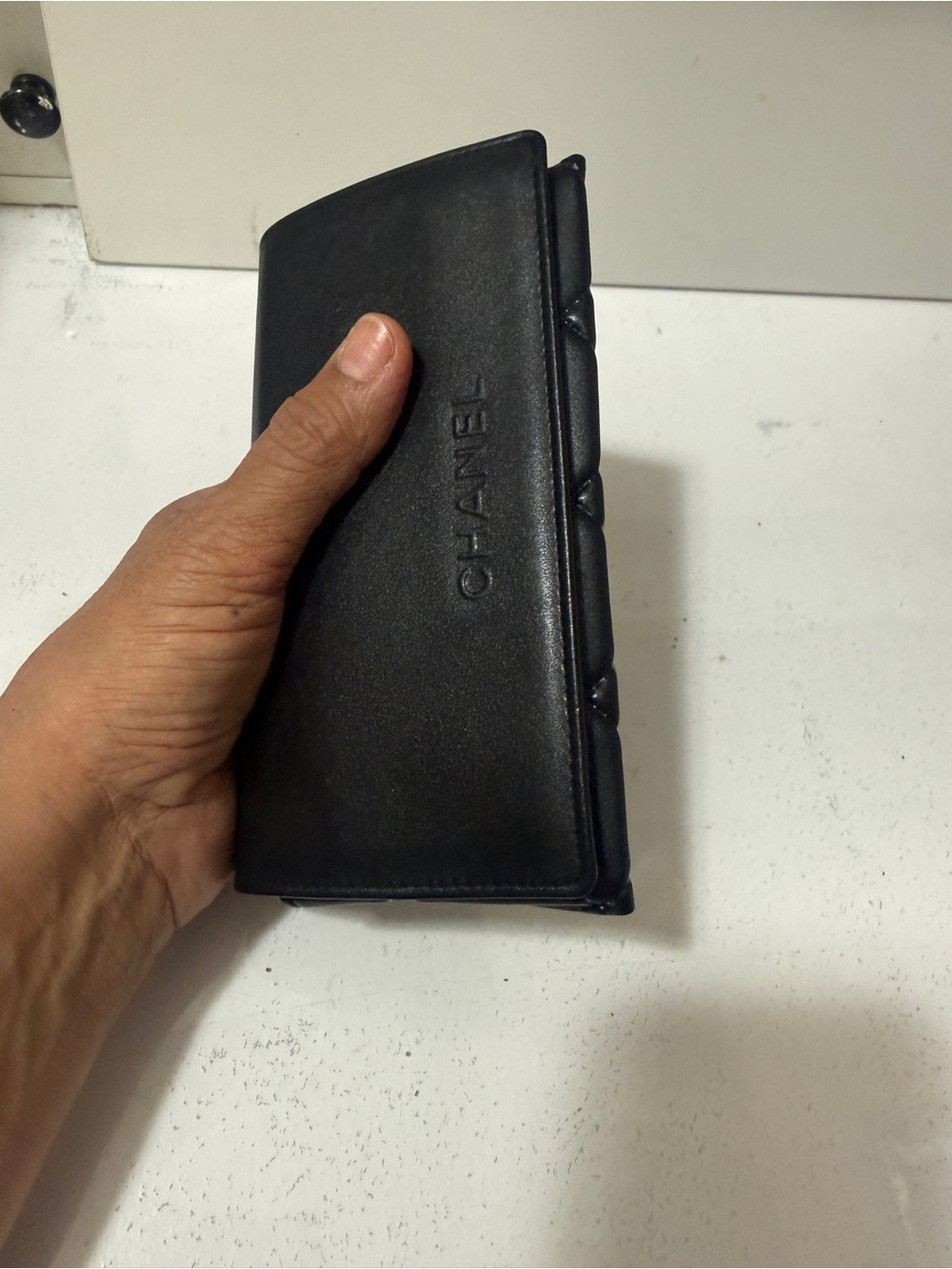 CHANEL Black Leather sunglasses case with Embossed Logo - Picture 10 of 11
